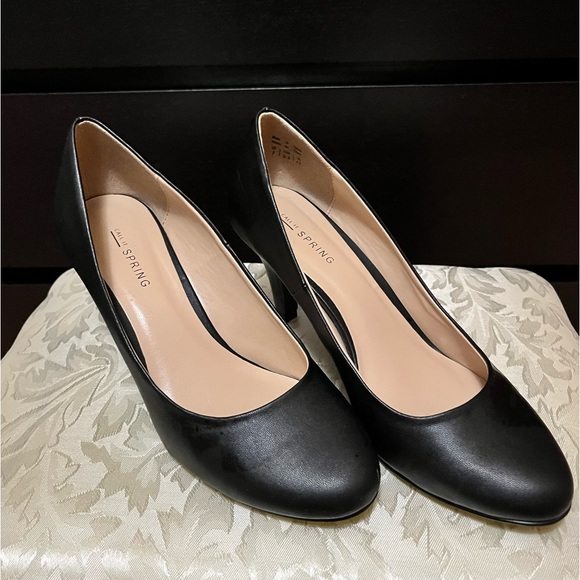 Black Matte Pumps - Picture 2 of 6